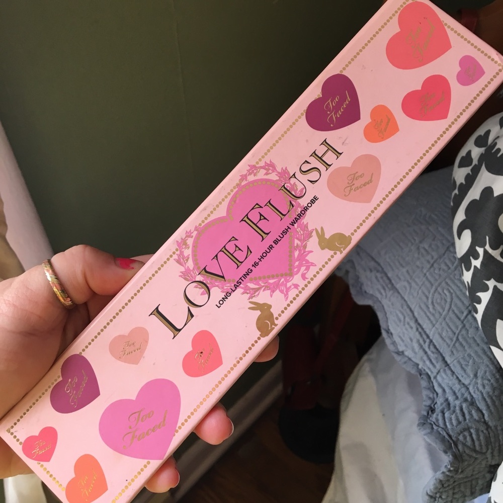 Too Faced Love Flush Palette